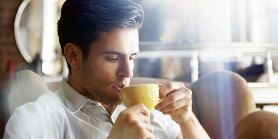 Пить чай горячим, сразу после еды: ошибки, из за которых ваш любимый напиток может навредить организму