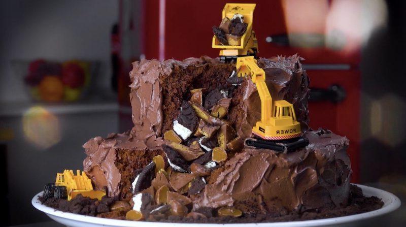 3 идеи для нескучного праздничного торта: ваш ребенок будет в восторге от такого десерта