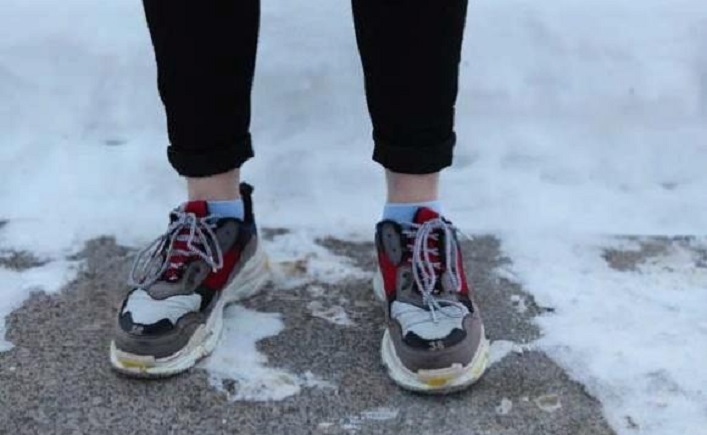 Здоровье или мода: можно ли зимой ходить с голыми лодыжками (мнение врачей)