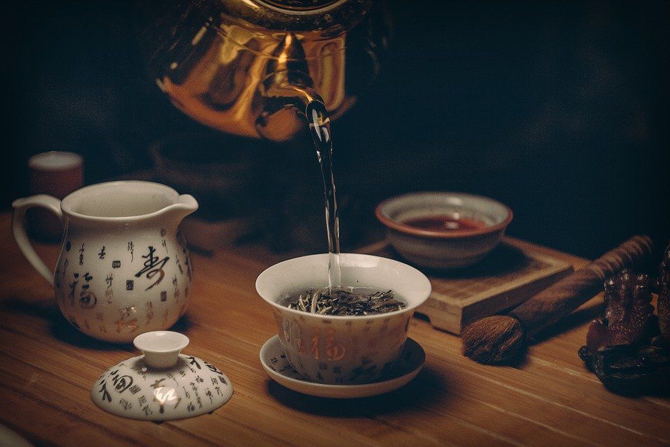 Люди, пьющие чай, живут дольше тех, кто употребляет его редко: исследования ученых