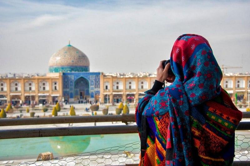 Путешествие на Ближний Восток: важные советы для женщин. Объятия в общественном месте могут привести к неприятностям