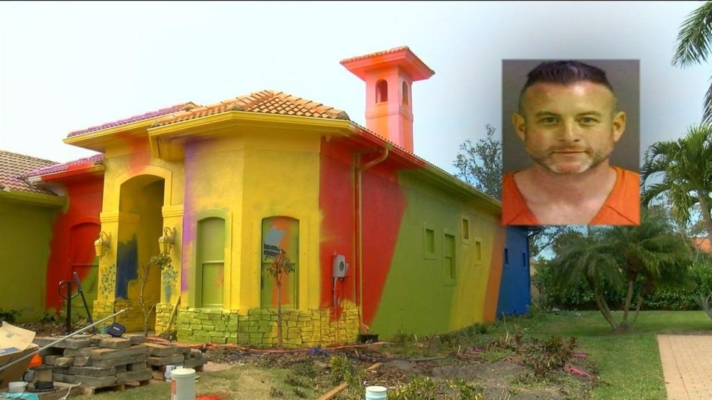Американец окрасил дом стоимостью полмиллиона долларов во все цвета радуги
