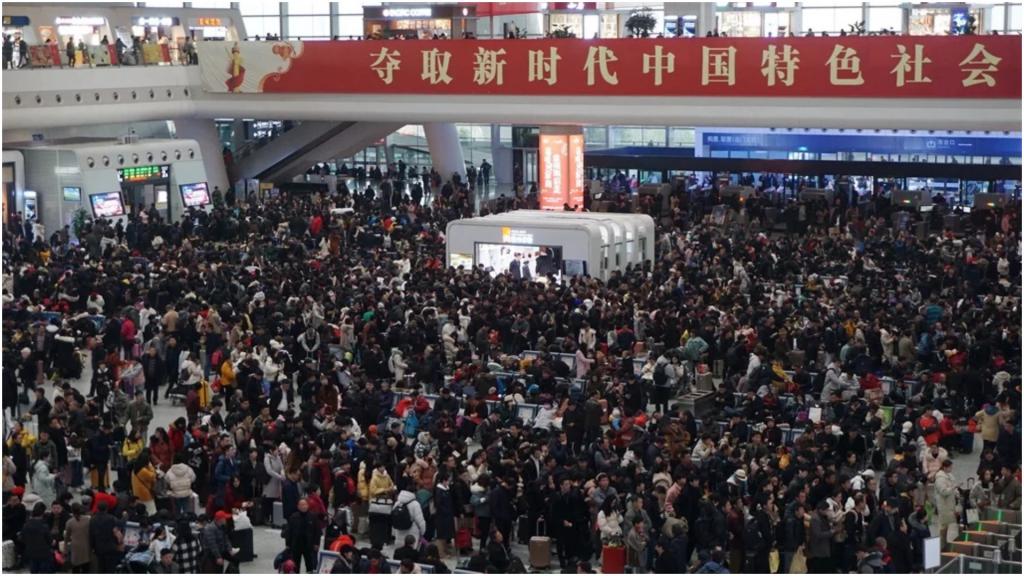 В Китае столпотворение на вокзалах и в аэропортах из за празднования Нового года по лунному календарю