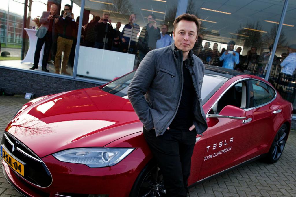 Илон Маск сообщил, что автомобили Tesla заговорят в ближайшее время