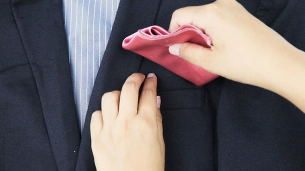 Como poner un pañuelo en el traje