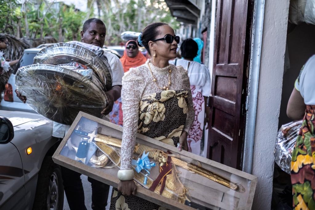 Коррида, танцы и большие траты: фотограф посетил свадьбу на Коморских островах и удивился широте размаха