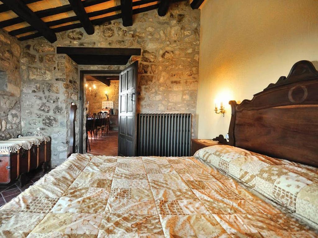 Дешевый отпуск для всех друзей или семьи: испанский замок сдается в аренду за 380 $. Разделить эту сумму можно на 16 человек