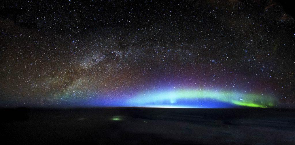Кристиан ван Хейст сделал чудесные снимки ночного неба: он летел на высоте 9 км