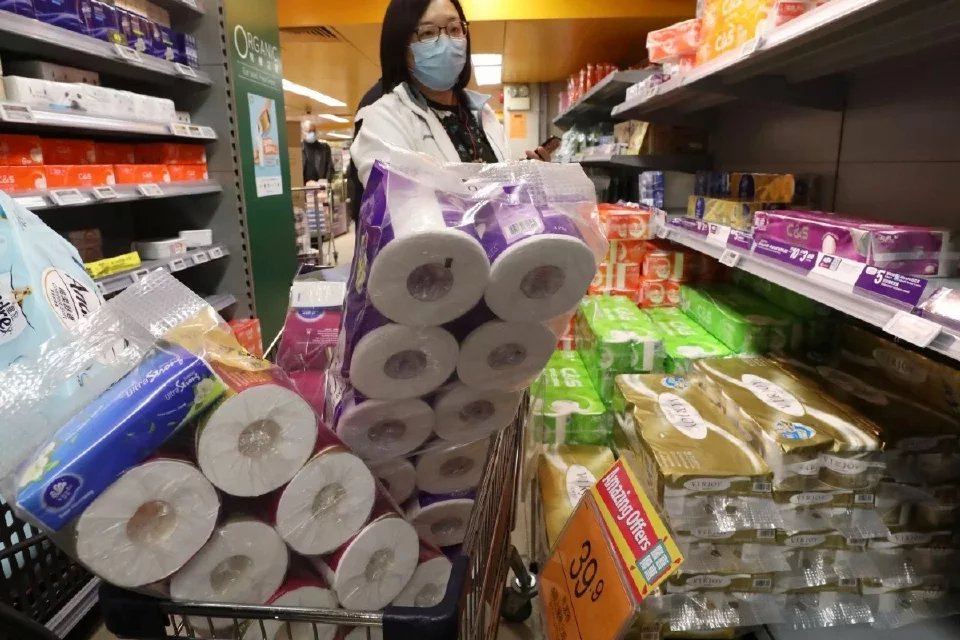Из за короновируса в Гонконге появились спекулянты мылом и предметами гигиены: их теперь сложно найти, как и маски для лица