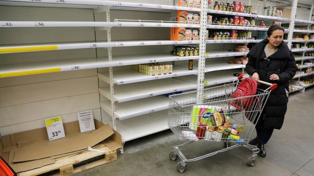 Как в магазинах появляются пустые полки: о новом бизнесе владельцев супермаркетов и искусственном спросе на продукты (проблема не в логистике)
