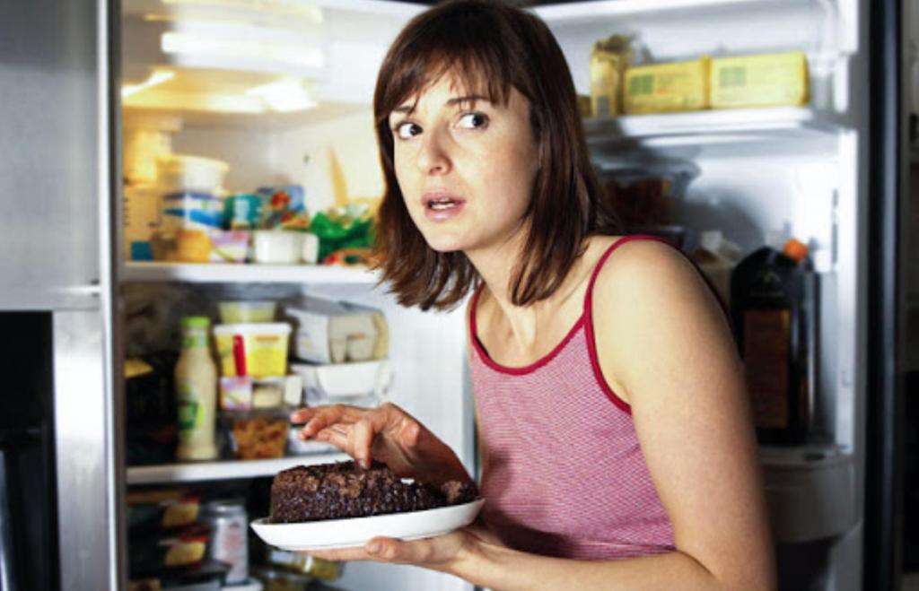 Не есть еду прямо из упаковки: как перестать наедаться дома из за стресса