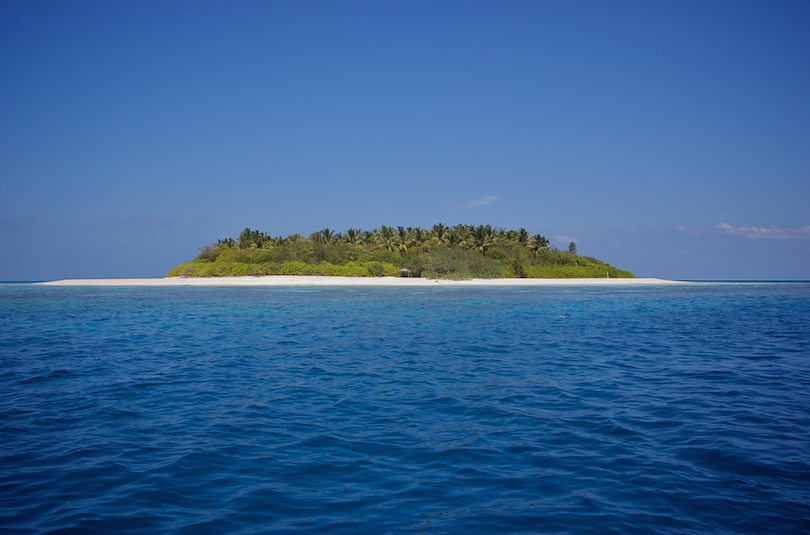 Маманука   острова, где снимался Том Хэнкс, а остров Болс Пирамид имеет высоту в полкилометра: 10 известных необитаемых островов по всему миру