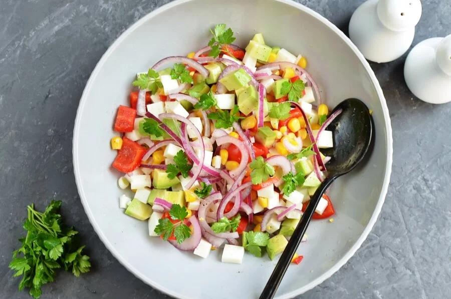 Салат из болгарского перца с кукурузой и грибами