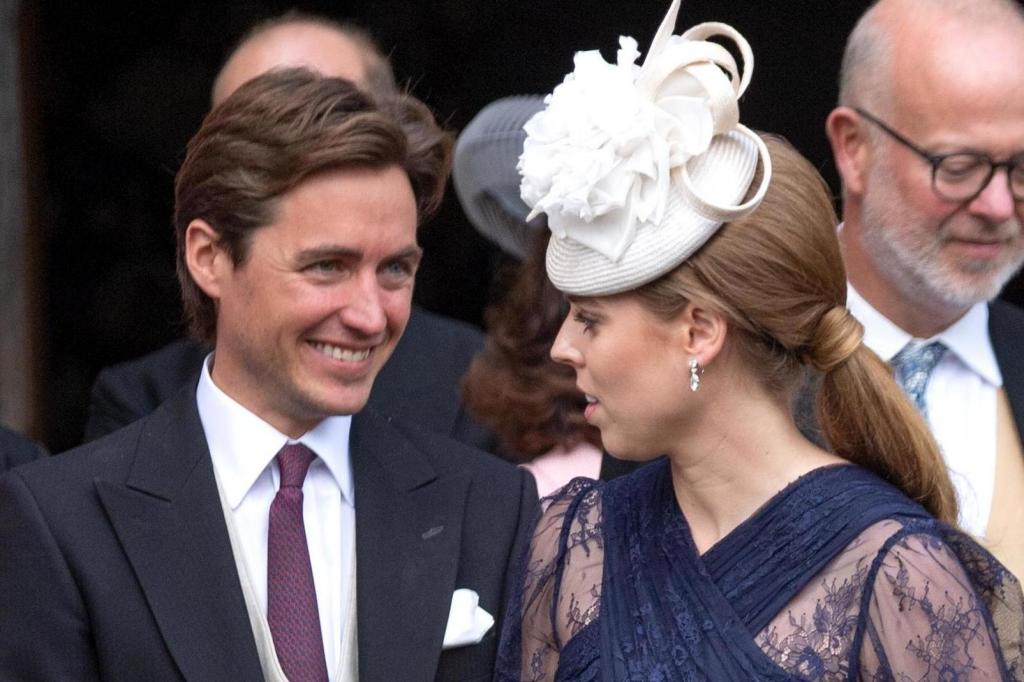 Еще одной королевской свадьбой меньше: принцесса Беатрис отложила бракосочетание