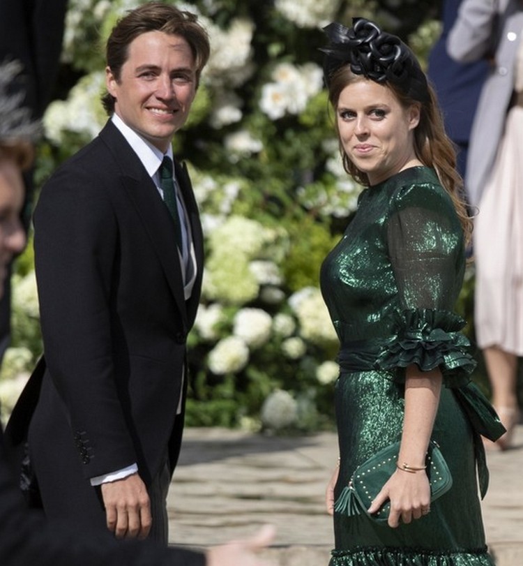 Битва платьев: изумрудный наряд за £1 595 Кейт Миддлтон надела в Ирландии, принцесса Беатрис в таком же щеголяла в 2019 году