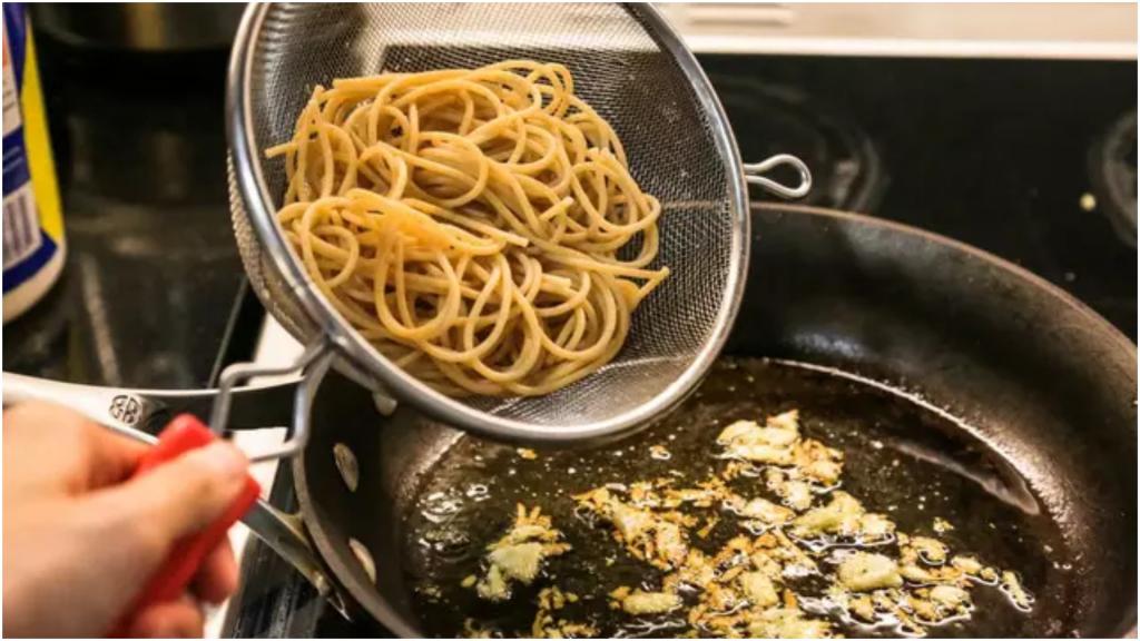 Паста своими руками рецепт. Паста от шефа. Как варить макароны чтобы они не слипались. Чтобы спагетти не горели. Как отварить вкусно макароны чтобы они не слипались.