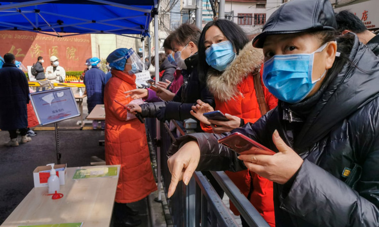 Цветовой код здоровья на телефоне граждан: как Китай использует новые технологии в области государственного надзора за распространением коронавируса