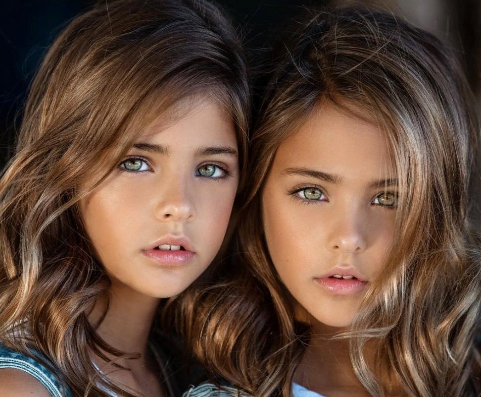 Как выглядят родители самых красивых близняшек в мире на новых фотоснимках