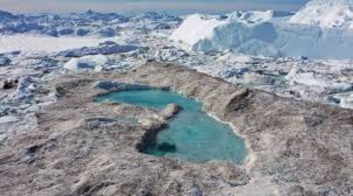 В Гренландии длительное время сохранялась ясность неба: это стало причиной активного таяния льда