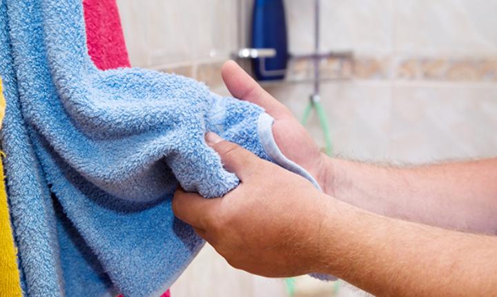 Мыть с мылом и вытирать правильно: почему врачи против мокрых рук и сушилок