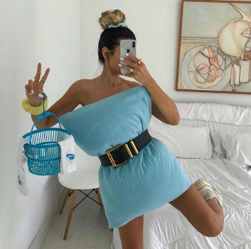 В Instagram набирает популярность новый тренд: платье-подушка