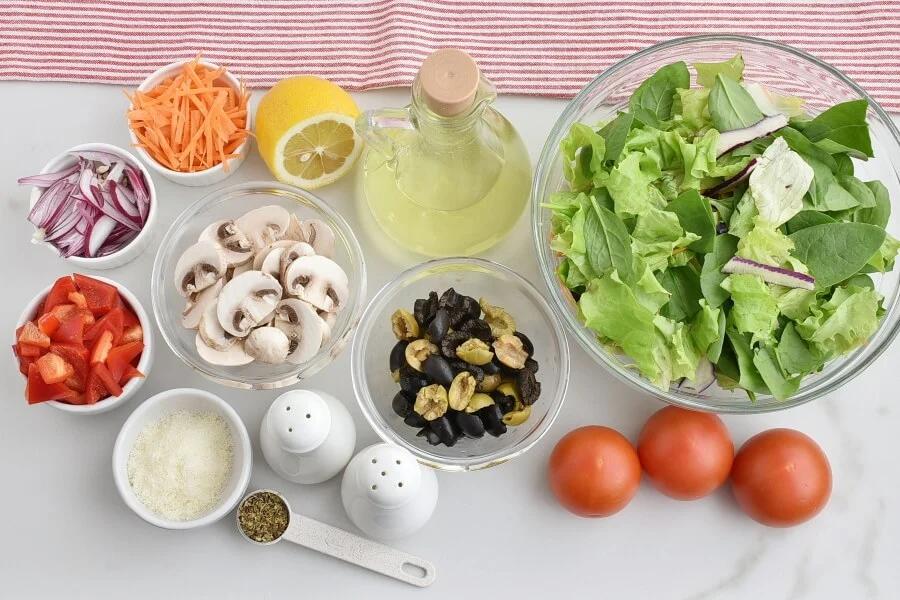 С помидорами, грибами и зеленью делаю вкусный салат за несколько минут: рецепт приготовления