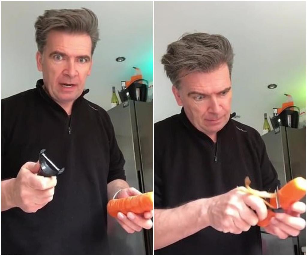 Он гениален он гениален предложил speed. Парень чистит морковку. Много народу чистит морковку. Мужчины чистят морковку мес. Правильно чистить ножом от себя или на себя.