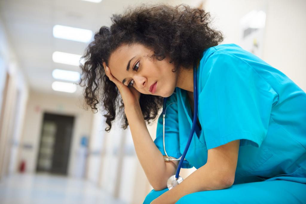 «Мы заботимся о других, но никто не заботится о нас»: медсестры возмущены поведением людей