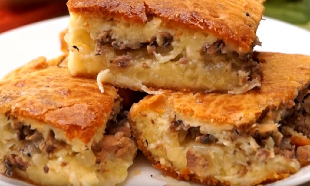 Легкий заливной пирог с сайрой и картофелем: раскатывать тесто не придется