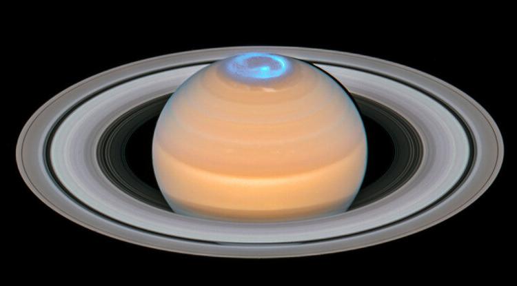 Ученые выяснили, что делает атмосферу Сатурна такой горячей