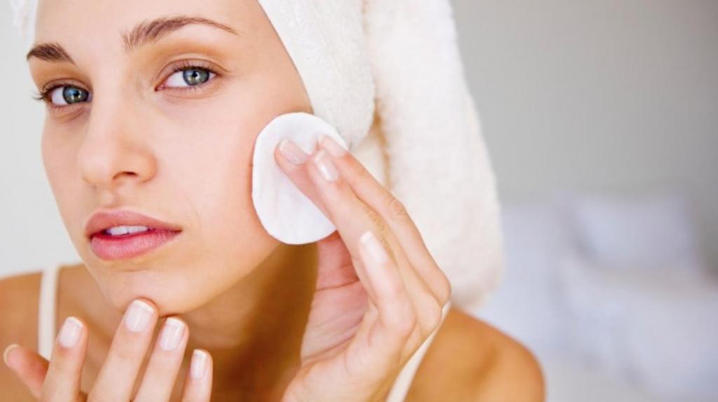 Солнцезащитный крем и мягкое очищение: как предотвратить негативное влияние изоляции на нашу кожу