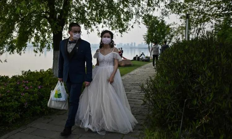 Китай пересмотрел статистику, спустя несколько недель сокрытия информации о жертвах коронавируса в Ухане