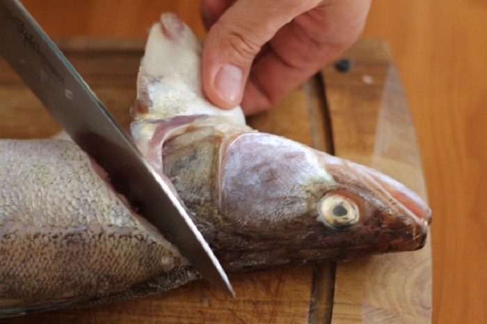 Отец рыбак запекал так судака 25 лет: рыба имеет чистый вкус и неповторимый аромат (простой рецепт рыбы в кляре)