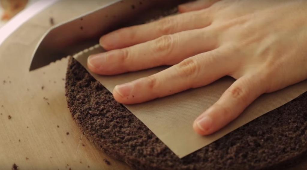 Просто готовить и удобно есть: рецепт шоколадного торта-сэндвича 