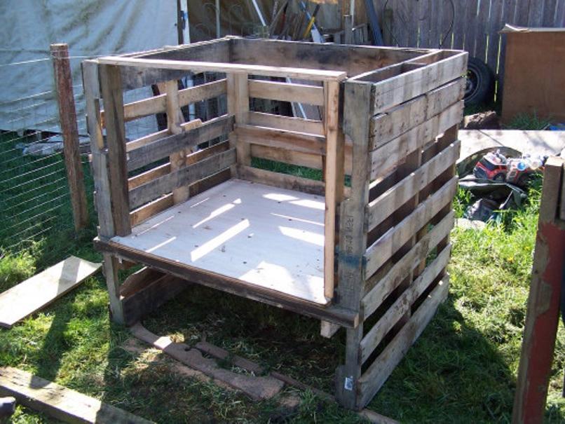 Использование деревянных поддонов в сельском хозяйстве: можно построить курятник или хранилище для компоста
