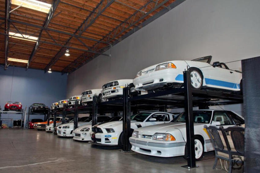 Человек, которому Пол Уокер доверил охрану коллекции автомобилей, распродал более тридцати машин