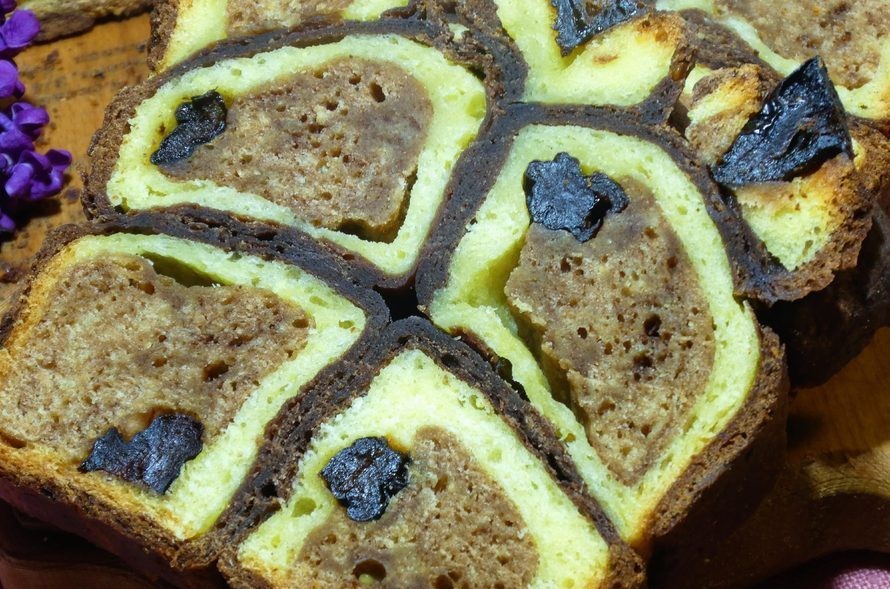 Причудливый узор: часто готовлю леопардовый кекс с черносливом (рецепт)