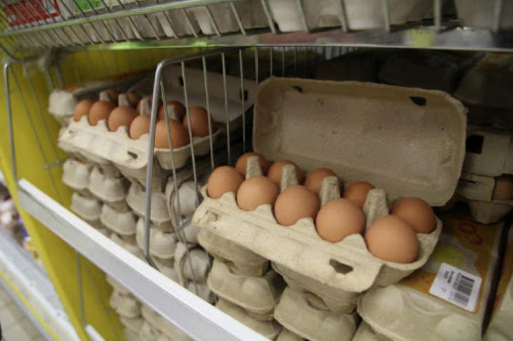 Мимишная неожиданность: в Таиланде цыпленок вылупился прямо на продуктовой полке