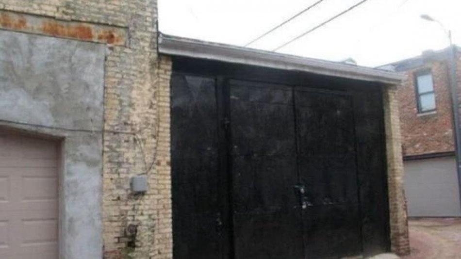 Жена выгнала мужчину из дома, и ему пришлось жить в гараже. Он решил преобразить свое новое жилище (фото)