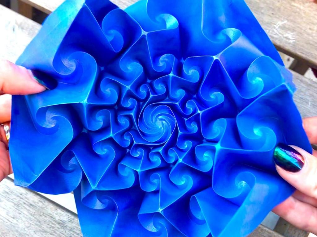 Искусство или математика? Видео уникальных кинетических оригами стало вирусным