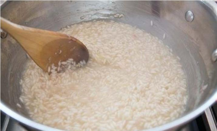 Рис как варить на сковородке варить сковородке. Как готовить рис на сковороде рассыпчатый. Как правильно варить рис на гарнир откидным способом?. Рецепт риса на сливочном масле