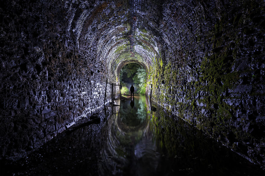 Фотограф практически живет под землей, чтобы делать потрясающие снимки тоннелей