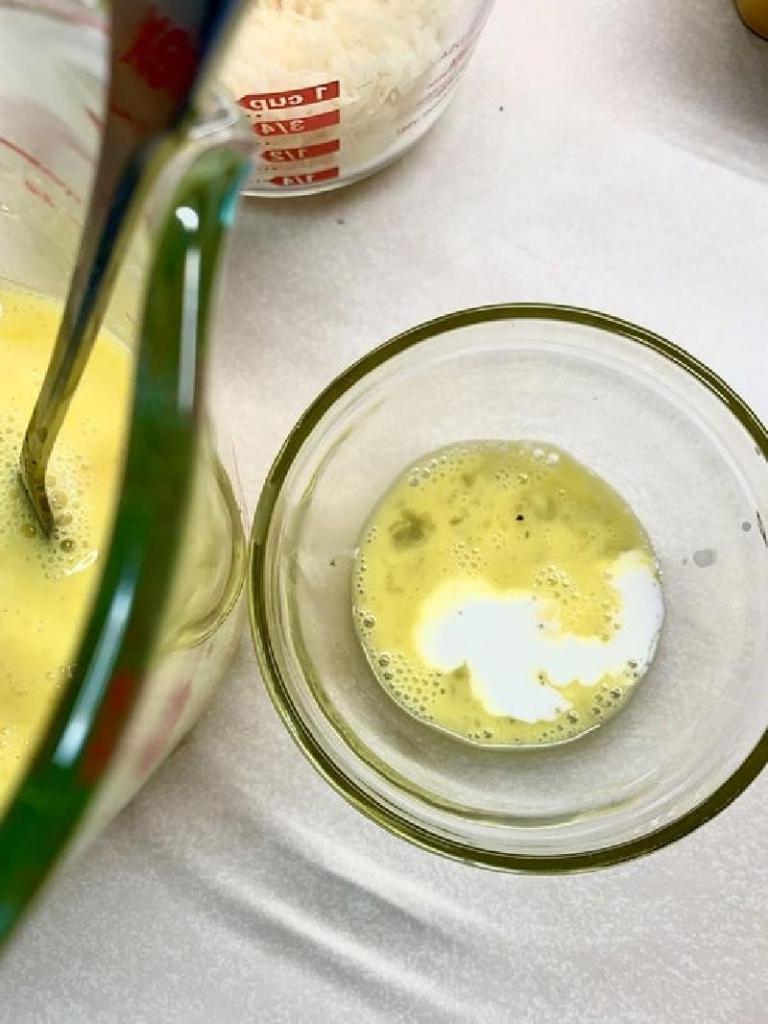 Сырное суфле в корзиночке из слоеного теста: сытный завтрак на скорую руку