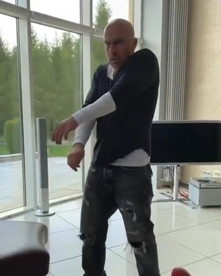 Как Нагиев перетанцевал знаменитого Пухляша из Little Big: Дмитрий поделился совместным видео