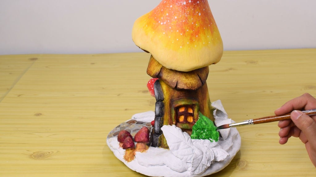 Сделала сказочный домик из цемента в виде гриба: получилось очень красиво и дети любят разглядывать его
