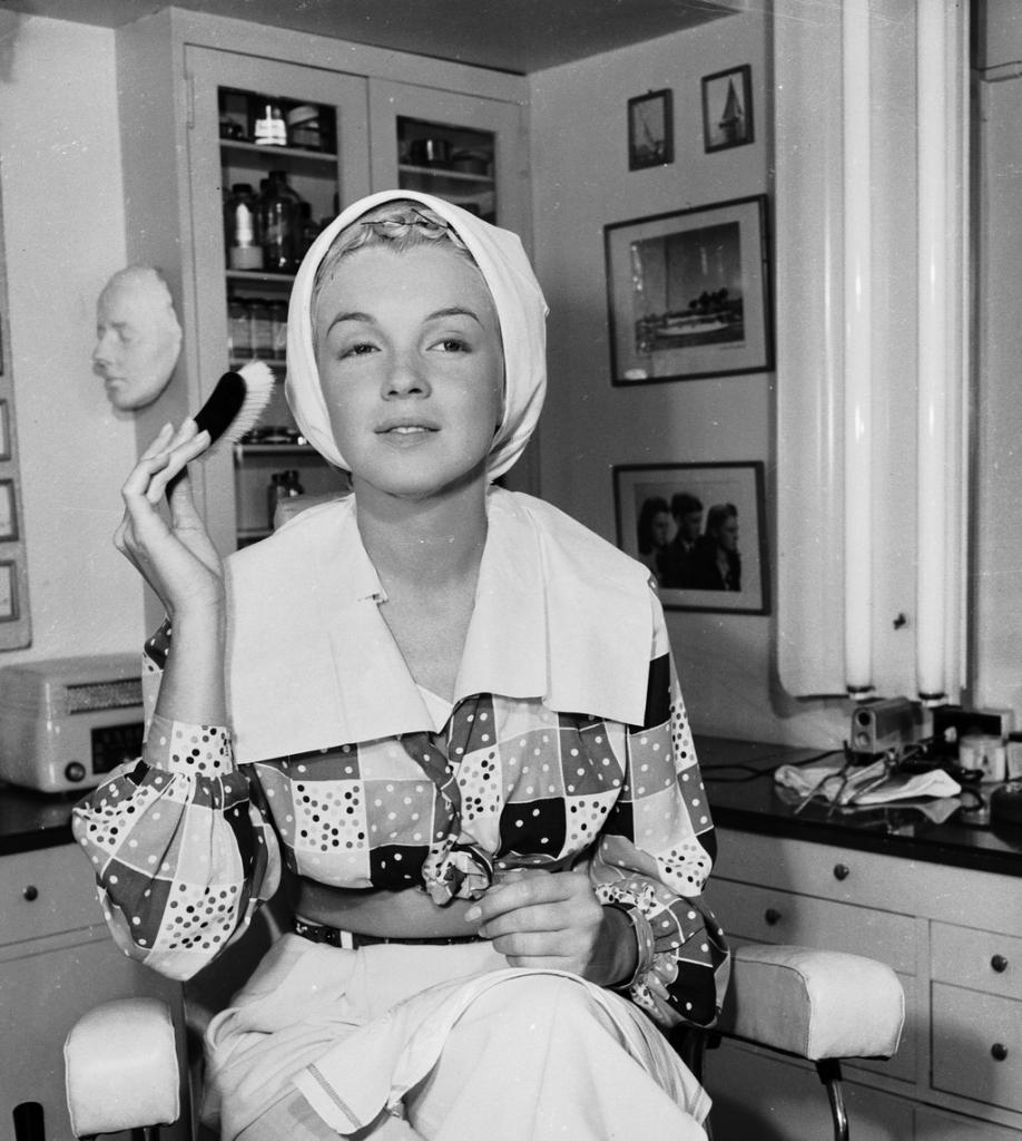 Как выглядела Мерилин Монро в домашней обстановке: редкие фото из архива