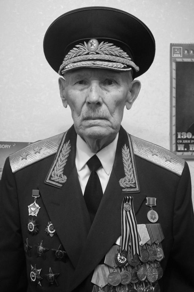 Он помнил каждый день войны и написал об этом книгу: вспоминаем участника ВОВ, генерал-лейтенанта в отставке Садовниченко Вадима Прокофьевича