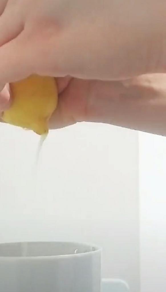Все это время мы выжимали лимонный сок неправильно: диетолог Жаки Байен рассказал, как это сделать быстро и легко