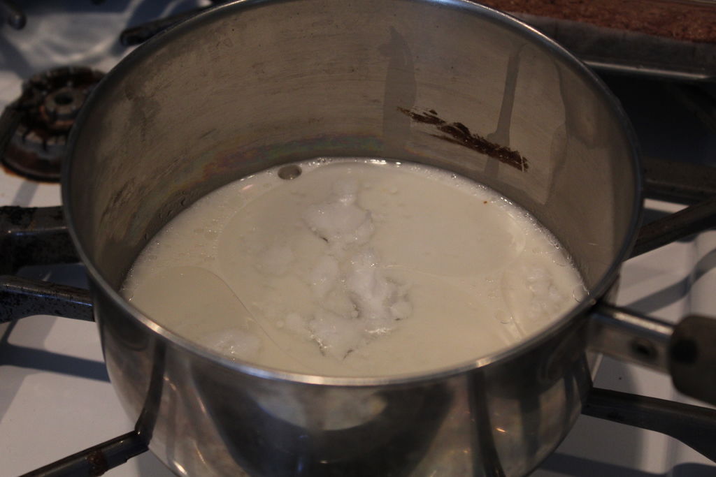Можно есть как самостоятельное блюдо или использовать в качестве украшения для тортов: готовим веганский ганаш