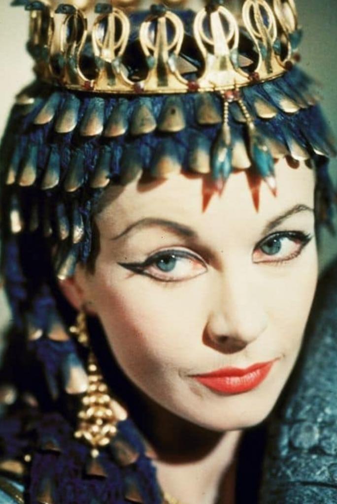 Такая разная Клеопатра: как выглядели актрисы, сыгравшие самую известную женщину Древнего мира
